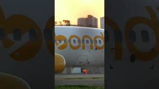 Flybondi llegando a rampa de Aeroparque [upl. by Fridlund64]