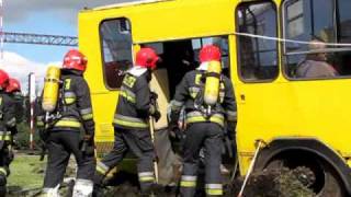 Zderzenie pociągu z autobusem  Bezpieczny Przejazd  Sosnowiec [upl. by Eidroj]