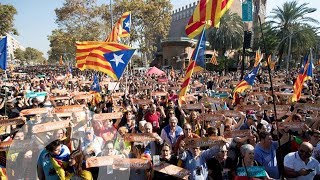 Así se ha celebrado la declaración de independencia de Catalunya en las afueras del Parlament [upl. by Burdelle]