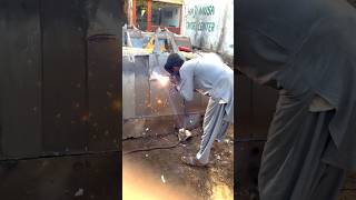 Amazing process of welding crack caterpillar Loader bucket shorts welding [upl. by Ettelorahc550]