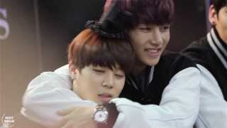 131012 반포 방탄소년단 팬사인회귀여운 막내라인들ㅠㅠ♡ [upl. by Eenat]