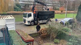 101 Kerstbomen ophalen door Gemeente LeidschendamVoorburg [upl. by Yeoz]