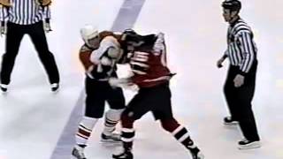 Jamie Langenbrunner vs Jeremy Roenick Dec 2 2002 [upl. by Takara]