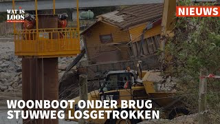 WOONBOOT ONDER BRUG STUWWEG LOSGETROKKEN [upl. by Brenda170]