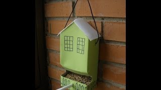 Como hacer un comedero para pajaros DIY reciclado [upl. by Soalokin769]