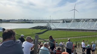 Beim Bau des MaeslantSperrwerks in Rotterdam wurde der Klimawandel eingeplant [upl. by Lavinie]