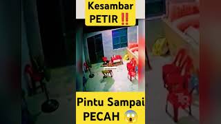 Detikdetik Kesambar Petir Sampai Pintu Pecah 😱⚡⚡⚡ hujanpetir petir hujan hujanderas [upl. by Hagile103]