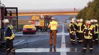 A96Mindelheim  Zwei Menschen verbrennen im Pkw nach Unfall [upl. by Atalayah]