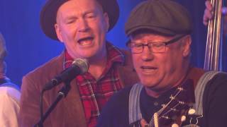 Strzelecki Stringbusters  Wagon wheel Live at Spectrum August 2016 [upl. by Ebanreb]