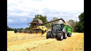 Boddington Estates New Holland CR890 Harvesting Barley 2018 [upl. by Kallick]