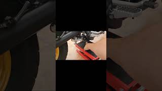 Como quitar llanta trasera de tu moto  Italika vx 250 moto biker amorporlasmotos motovlog [upl. by Olwen]