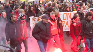 Retraites départ de la manifestation à Nantes  AFP Images [upl. by Ainorev]