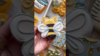 Edible marker stripes on a bee 🐝 cookiedecorating cookies satisfying royalicing sugarcookies [upl. by Anaeco]