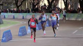 Tight pack of male athletes brings exciting finish to Aramco Houston Half Marathon [upl. by Sadirah]