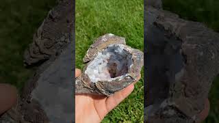 TheGemTourscom  Dugway Geode with ‘Quartz’ Flowers FluorescentLocation Juab Utah ls01min22 [upl. by Amarillas]