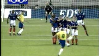 Goles  Roberto Carlos  Gol De Tiro Libre Brasil VS Francia 1998 [upl. by Ardnuasac970]