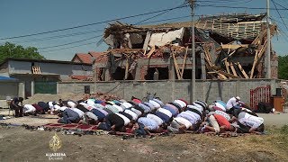 Muslimani u Zemun Polju klanjali džumu pored srušene džamije [upl. by Rehpotsirhk]