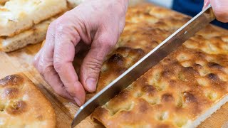 FOCACCIA GENOVESE FATTA IN CASA la vera ricetta originale famosa in tutto il mondo [upl. by Ahselef825]