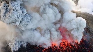 Alerte au volcan dans le sud du Japon [upl. by Ciardap182]