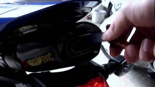 Honda 600RR Akrapovic Dbkiller removal [upl. by Aicilas]