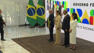 Lula cumprimenta autoridades e chefes de Estado  AFP [upl. by Aenotna]