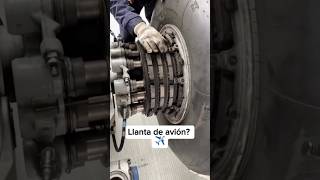 Cambio de neumáticos de un avión ✈️ avion mecanica automotriz tallermecanico reparaciones [upl. by Etezzil]