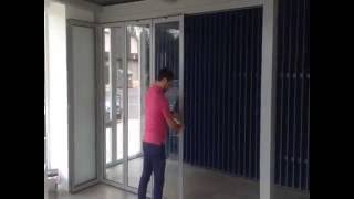 Funcionamiento de puerta plegable de aluminio S35 Abrir y cerrar cerramiento [upl. by Okram]