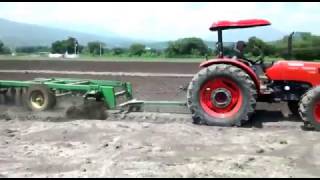 Tractor KUBOTA M9540DTH con rastra MX425 JD  EAE Distribuidor Autorizado Zamora [upl. by Abdul]