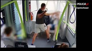 Rozpoznajesz agresora BEZ POWODU zaatakował pasażera tramwaju Policja udostępniła wideo  FAKTPL [upl. by Jerome]