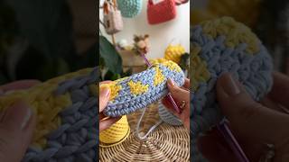 Two color crochet pattern How to change thread in one knitting project [upl. by Dib]