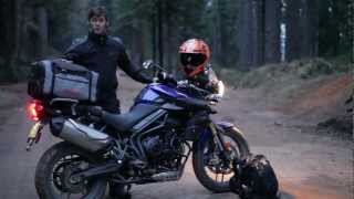 Triumph Tiger 800  MotoGeo Review [upl. by Fantasia219]