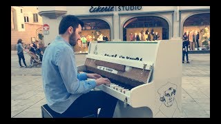 Street Piano Una Mattina Ludovico Einaudi [upl. by Horwath]