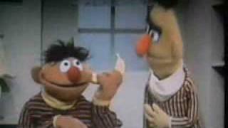 Bert en Ernie banaan [upl. by Ninel373]