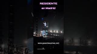 RESIDENTE  René  concierto en Madrid cantando Atrévete Te Te y los fans Residente Madrid René [upl. by Aoket38]