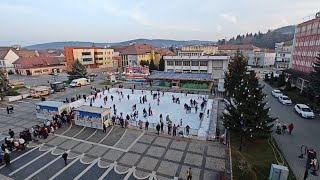 Pornește iluminatul festiv în Mediaș  Se deschide patinoarul  novatvro [upl. by Nnaeirrac]