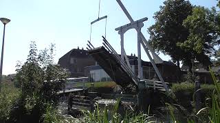 Brugopening Kerkpadbrug Zevenhuizen Ophaalbrug Drawbridge Pont Levis Klappbrücke [upl. by Ahsienor]