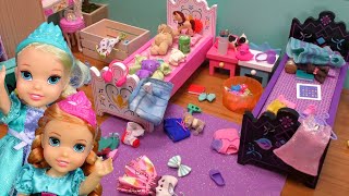 What a mess  Elsa amp Anna toddlers are cleaning their rooms [upl. by Okihsoy732]