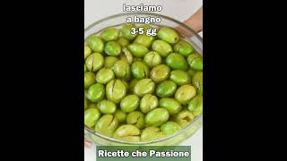 Olive schiacciate in salamoia  Ricette che Passione [upl. by Bogusz]