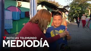 Luego de tres años regresan las clases totalmente presenciales a El Salvador  Noticias Telemundo [upl. by Coryden]