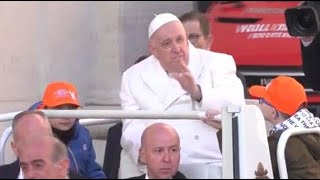 Papa Francesco prima del ricovero le immagini delludienza generale [upl. by Haya]