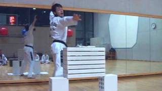 Tae Kwon Do  Porenbeton Bruchtest  Pourous concrete [upl. by Olnek941]