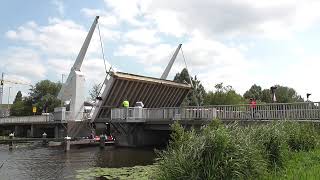 Brugopening Francoisviaduct Nieuwerkerk ad IJssel Ophaalbrug Drawbridge Pont Levis Klappbrücke [upl. by Ahsan]