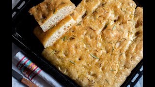 FOCACCIA FATTA IN CASA Ricetta base VELOCE per una FOCACCIA MORBIDA e SQUISITA [upl. by Poucher211]