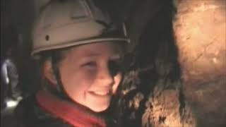 Explorateurs dans la grotte de Niaux en Ariège [upl. by Oirelav]