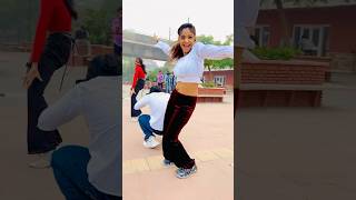 Itna hil hil ke kon video shoot krta hai dance status shorts [upl. by Ytissahc]