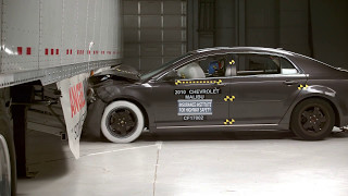 AngleWing Side Underride Protection Device  IIHS Test [upl. by Aisined854]