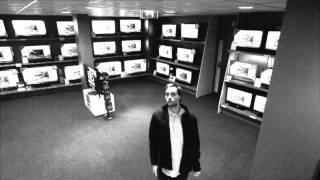 Thief Cleverly Steals a Thin LG Television [upl. by Funk823]