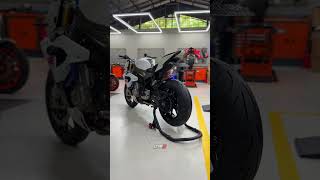 Tire change for BMW S1000R with Metzeler Sportec M9RR [upl. by Strep]