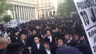 Thousands of haredim protest joining the IDF in Lower Manhattan [upl. by Yzus]