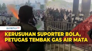 DetikDetik Rusuh Suporter Bola di Gresik Polisi Tembak Gas Air Mata [upl. by Kenta]